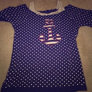 Cute off the shoulder shirt☺️